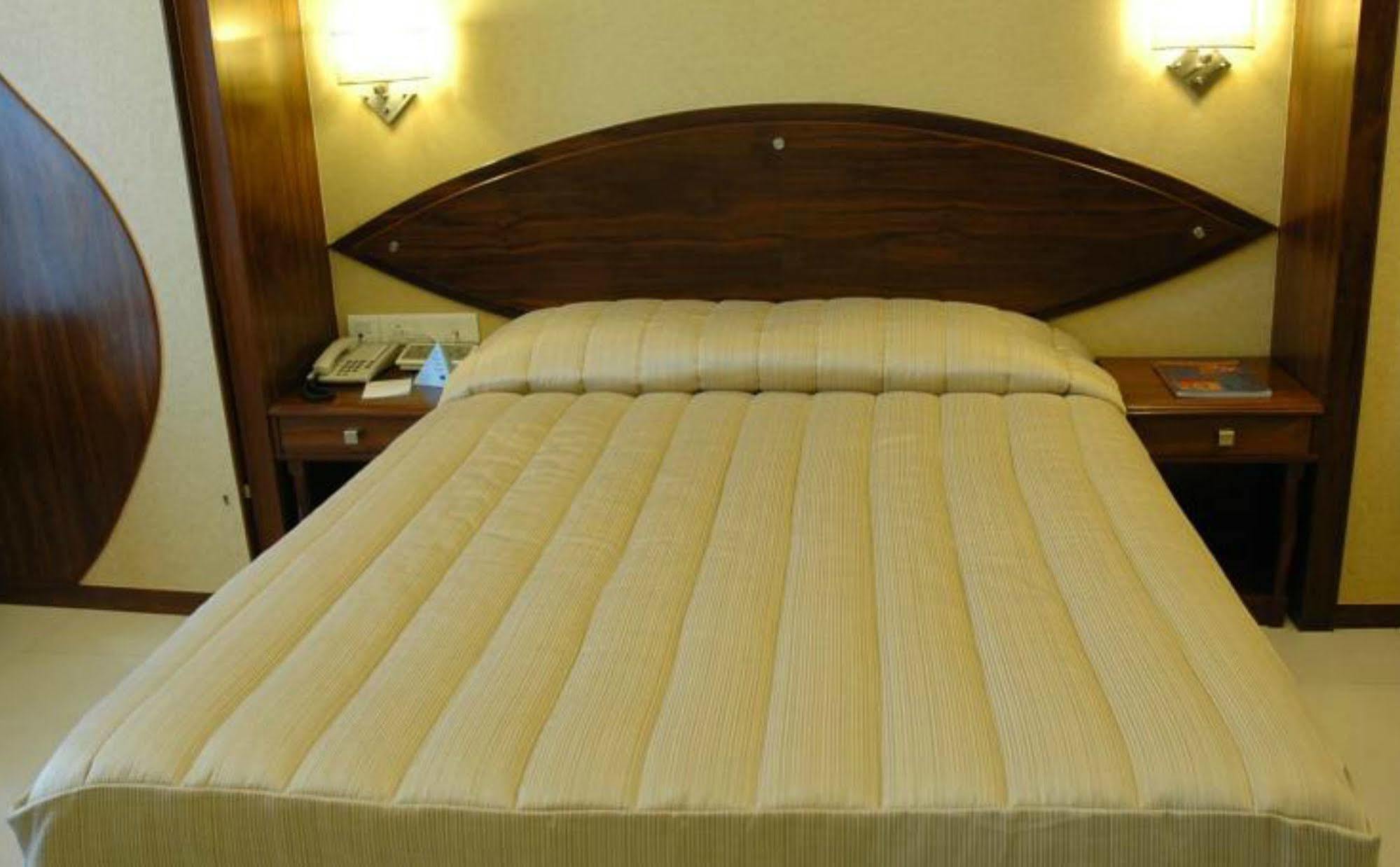 מומביי Fabhotel Shubhangan - Nr Bandra מראה חיצוני תמונה